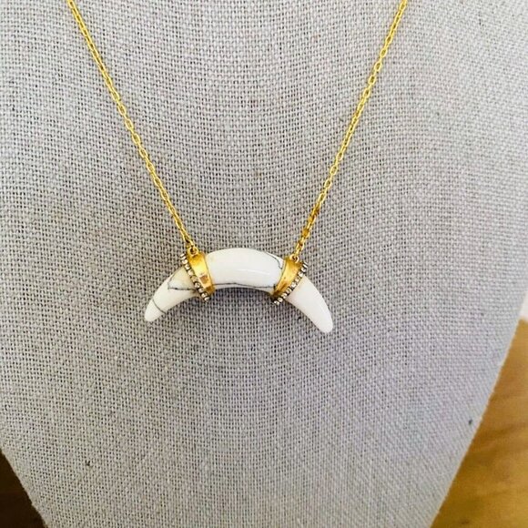 Stella & Dot Arc Necklace Limited Edition White Howlite - Picture 8 of 11